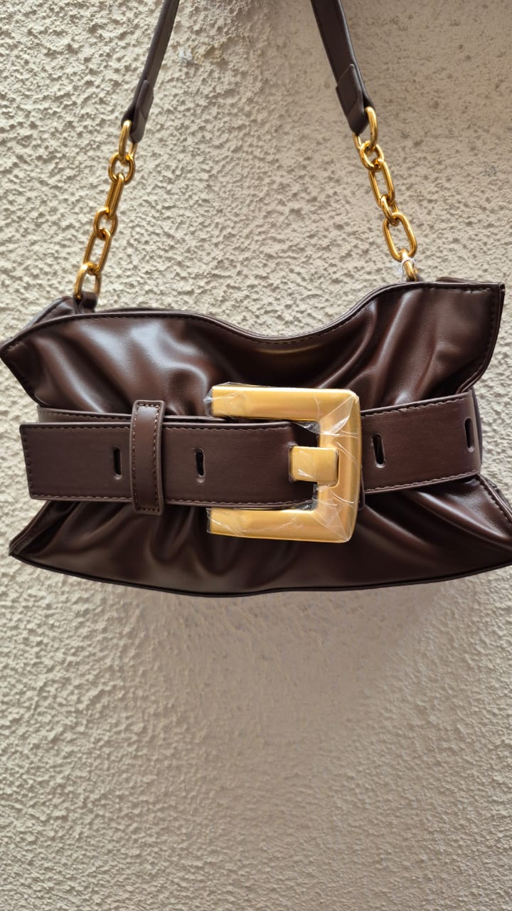 Cartera Hebilla Dorada