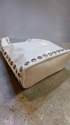 Bolso cubo tachas