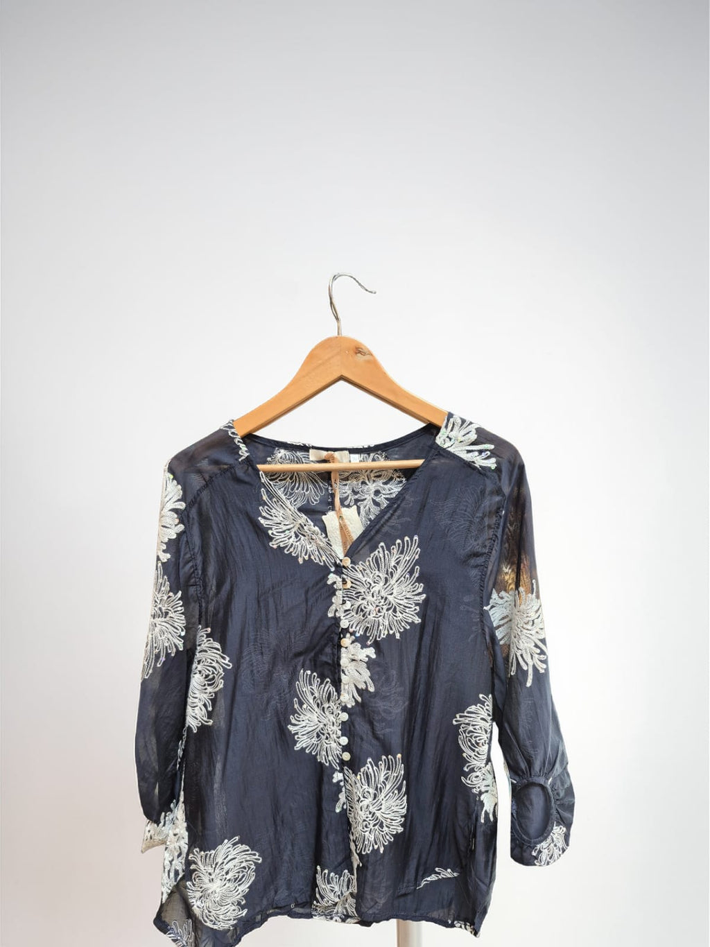 Blusa bordada manga aglobada
