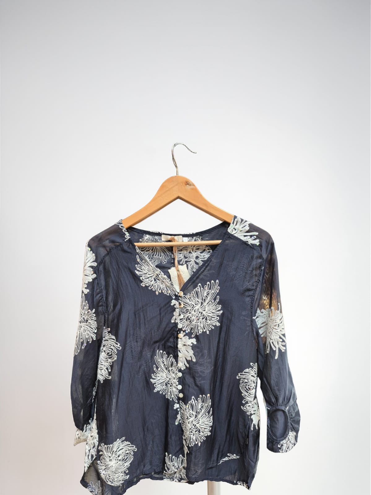Blusa bordada manga aglobada