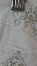 Pantalón bordado diseño