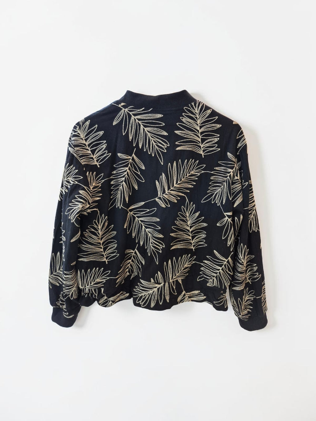 Bomber bordada diseño hojas