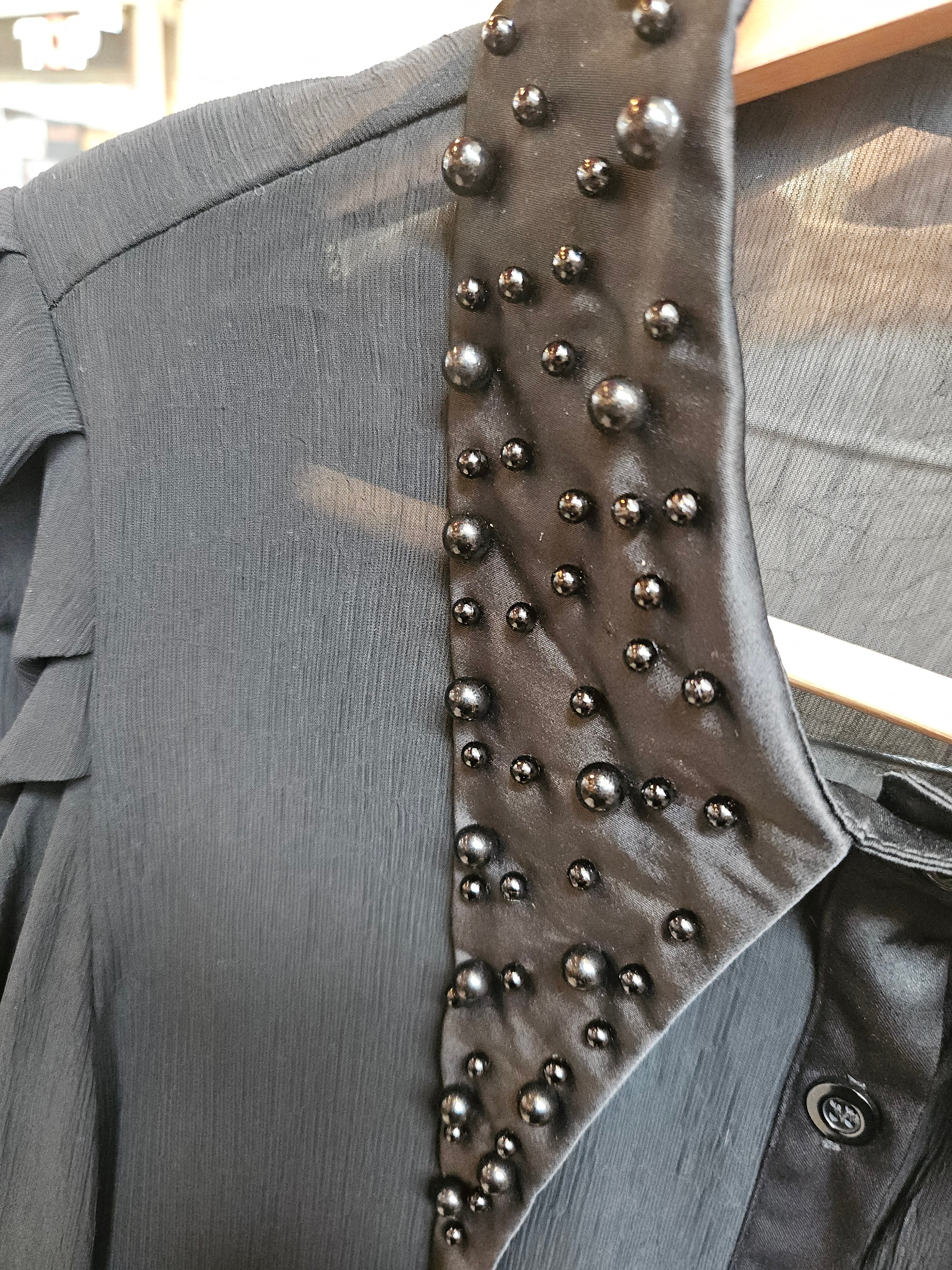 Camisa perlas negras
