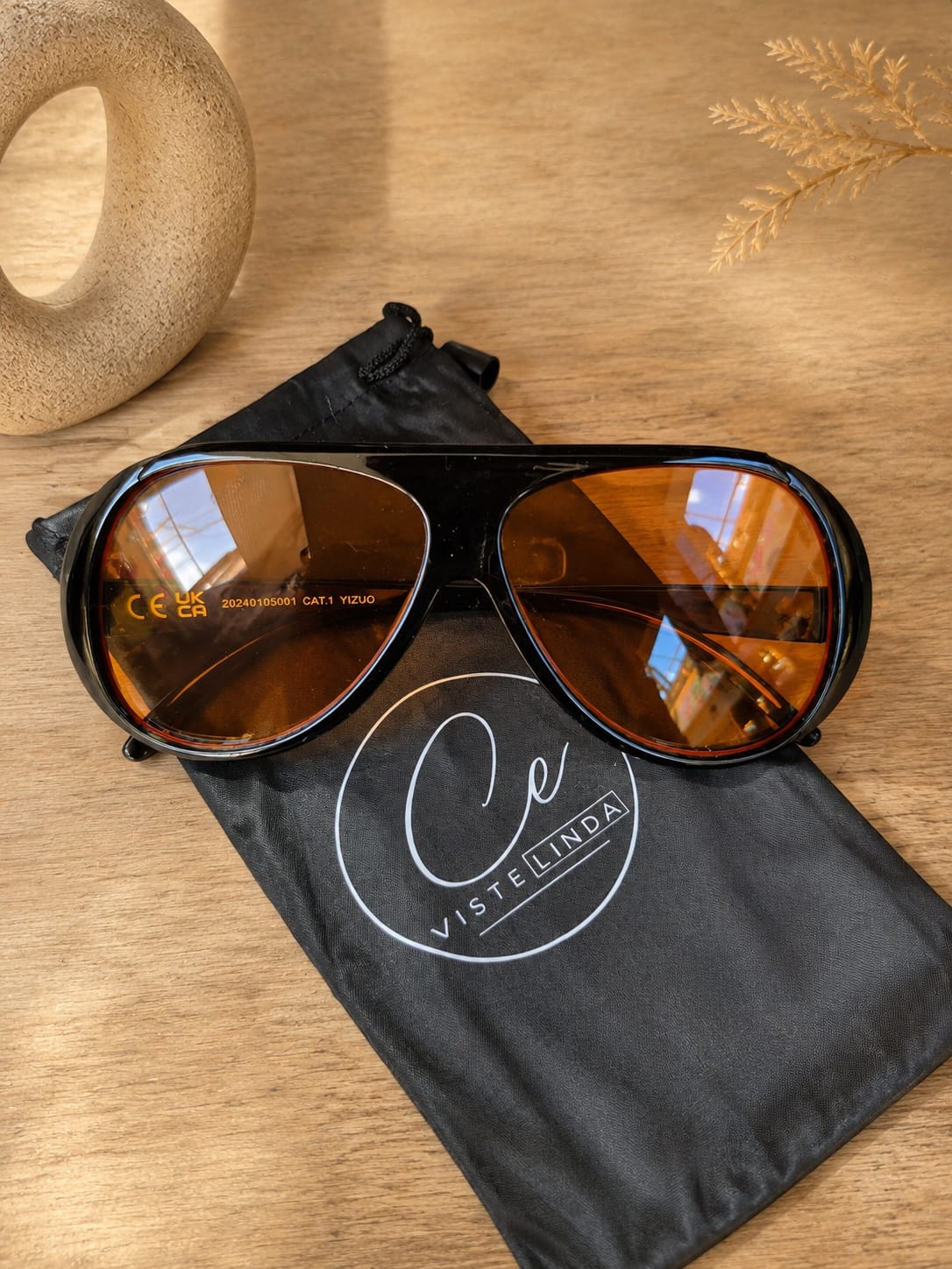 Gafas retro en tendencia - amarillo con marco negro