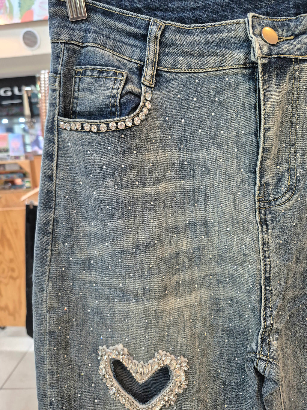 Jeans corazón calado