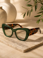 Gafas modelo gato con marco verde