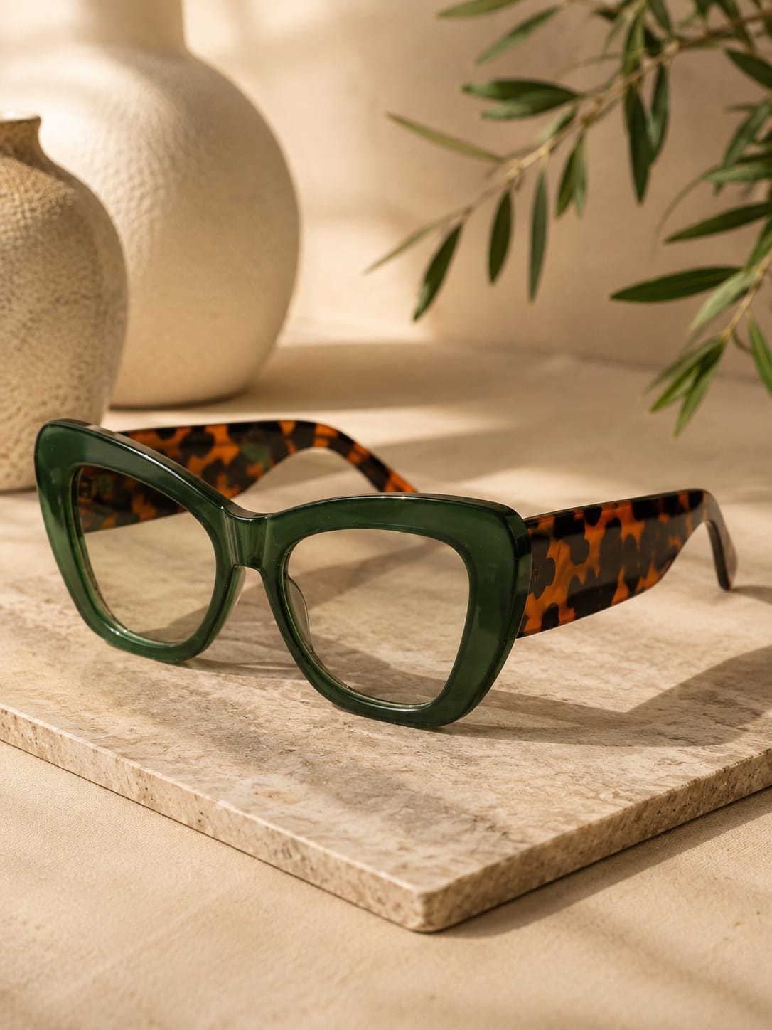 Gafas modelo gato con marco verde