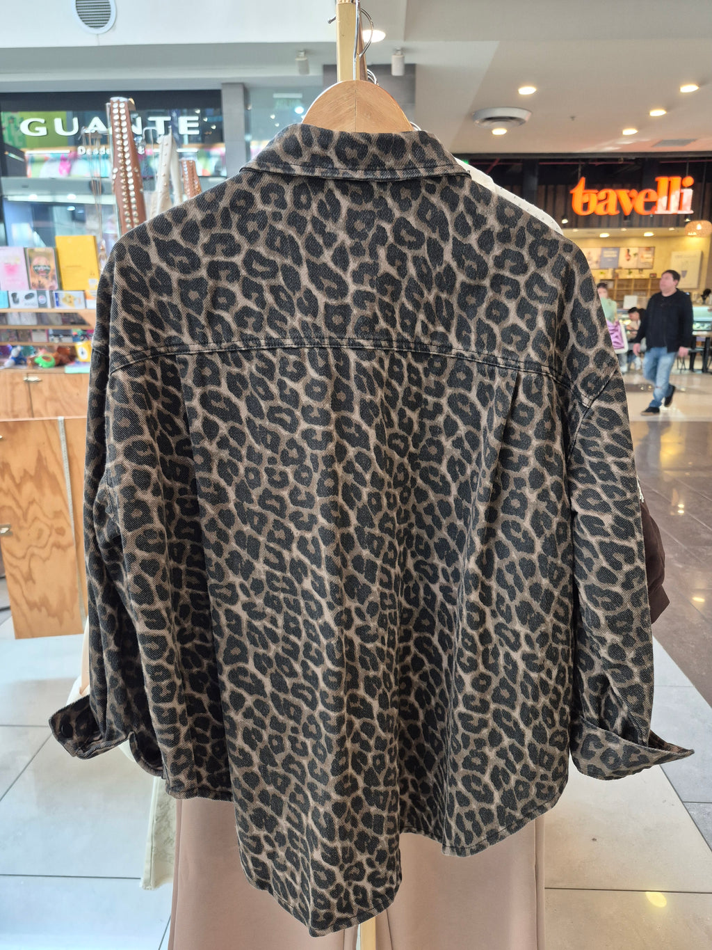 Chaqueta animal print Broches