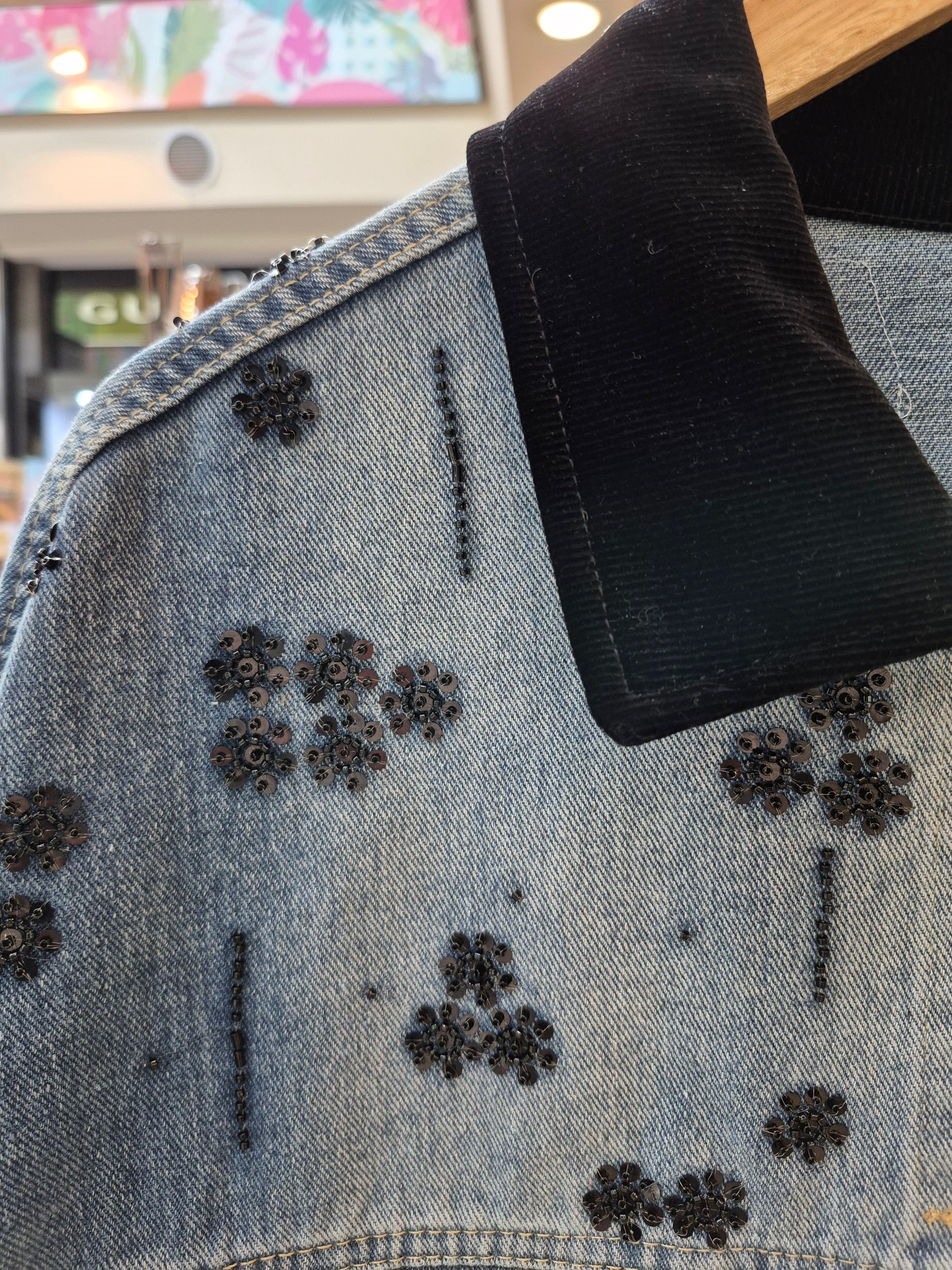 Chaqueta Mezclilla bordada flores