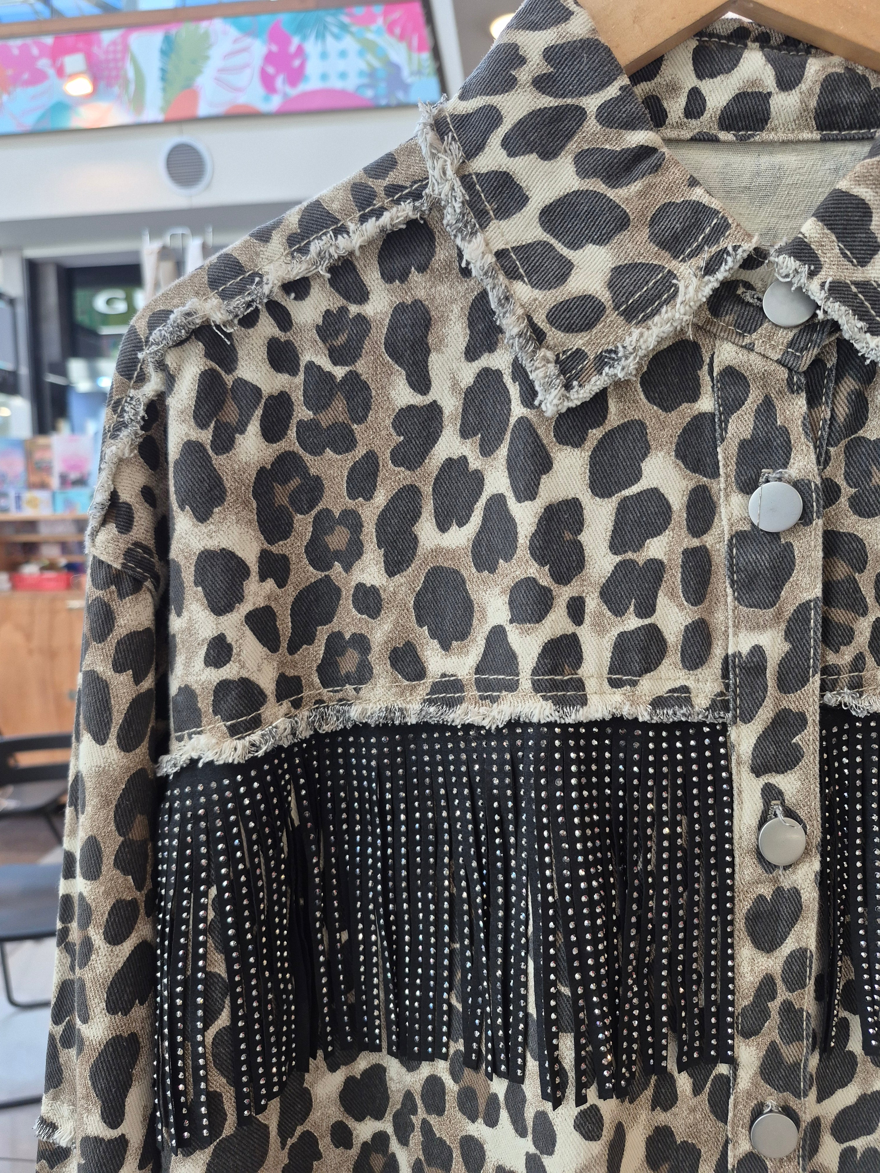 Chaqueta animal print flecos
