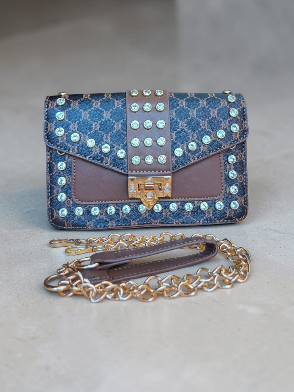 Cartera Estilo Channel Strass