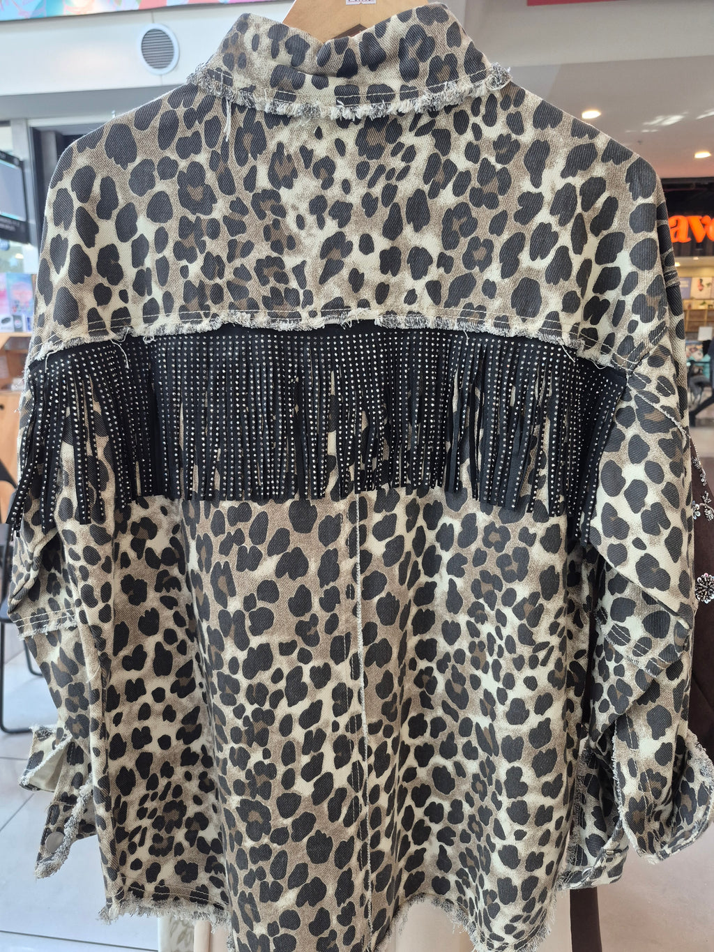 Chaqueta animal print flecos