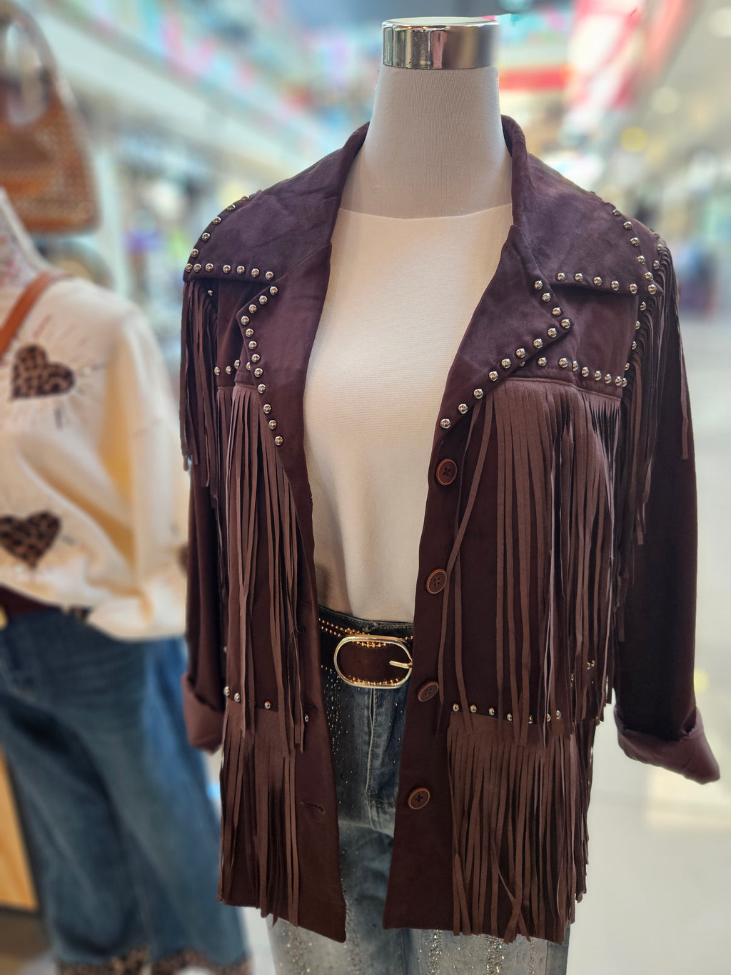 Chaqueta gamuza tachas y flecos