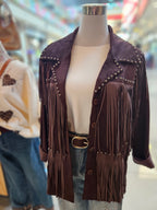 Chaqueta gamuza tachas y flecos