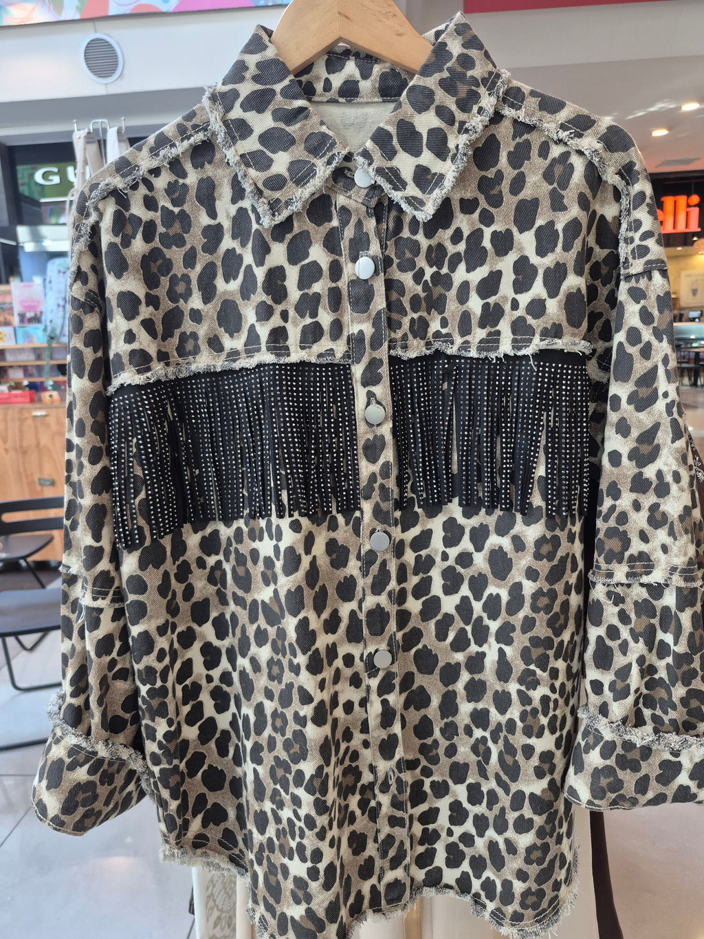 Chaqueta animal print flecos