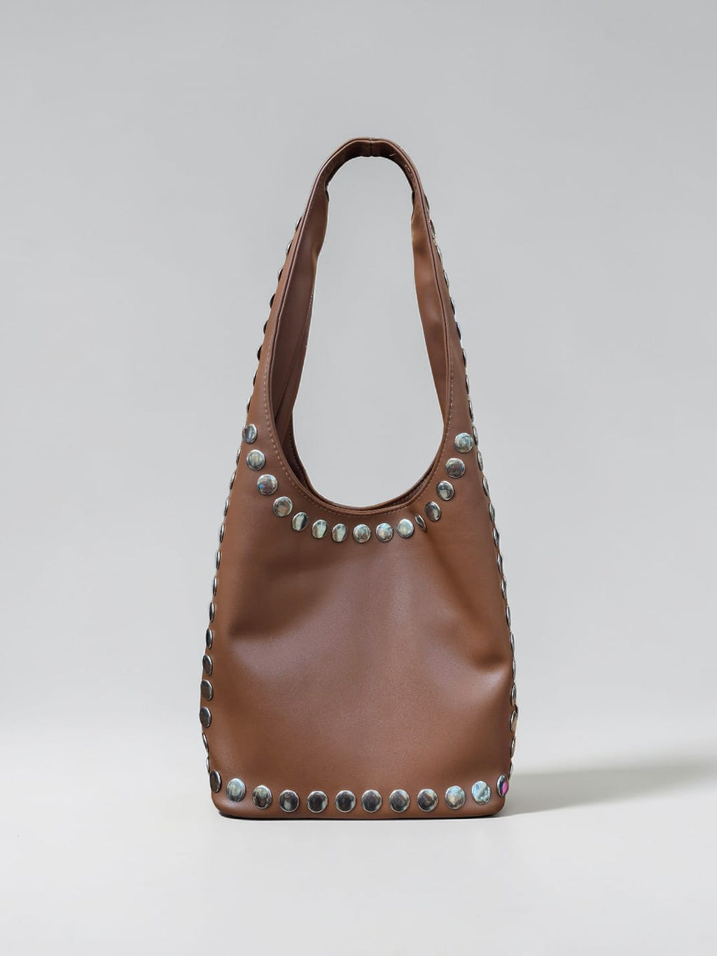 Bolso cubo tachas