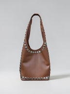 Bolso cubo tachas