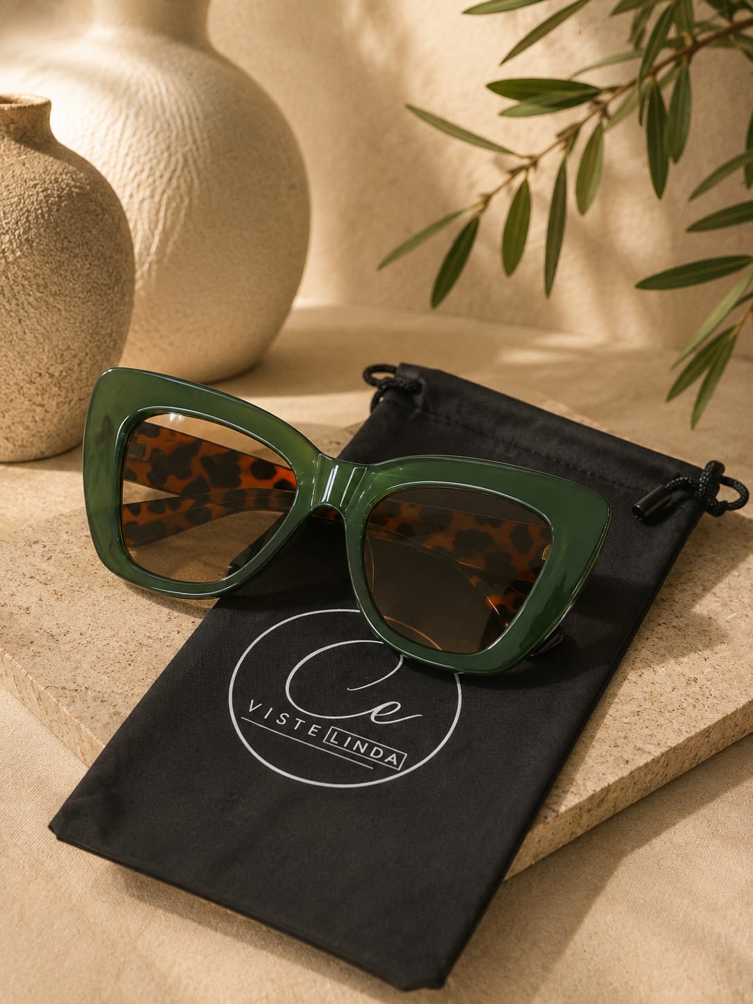 Gafas modelo gato con marco verde