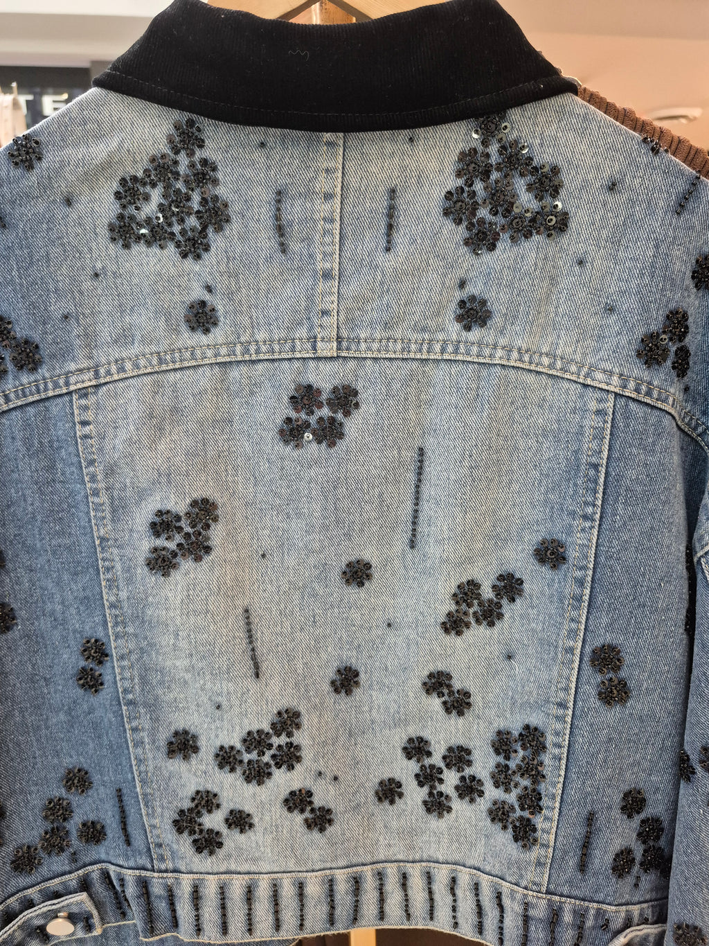 Chaqueta Mezclilla bordada flores