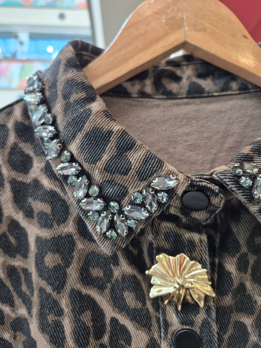Chaqueta animal print Broches