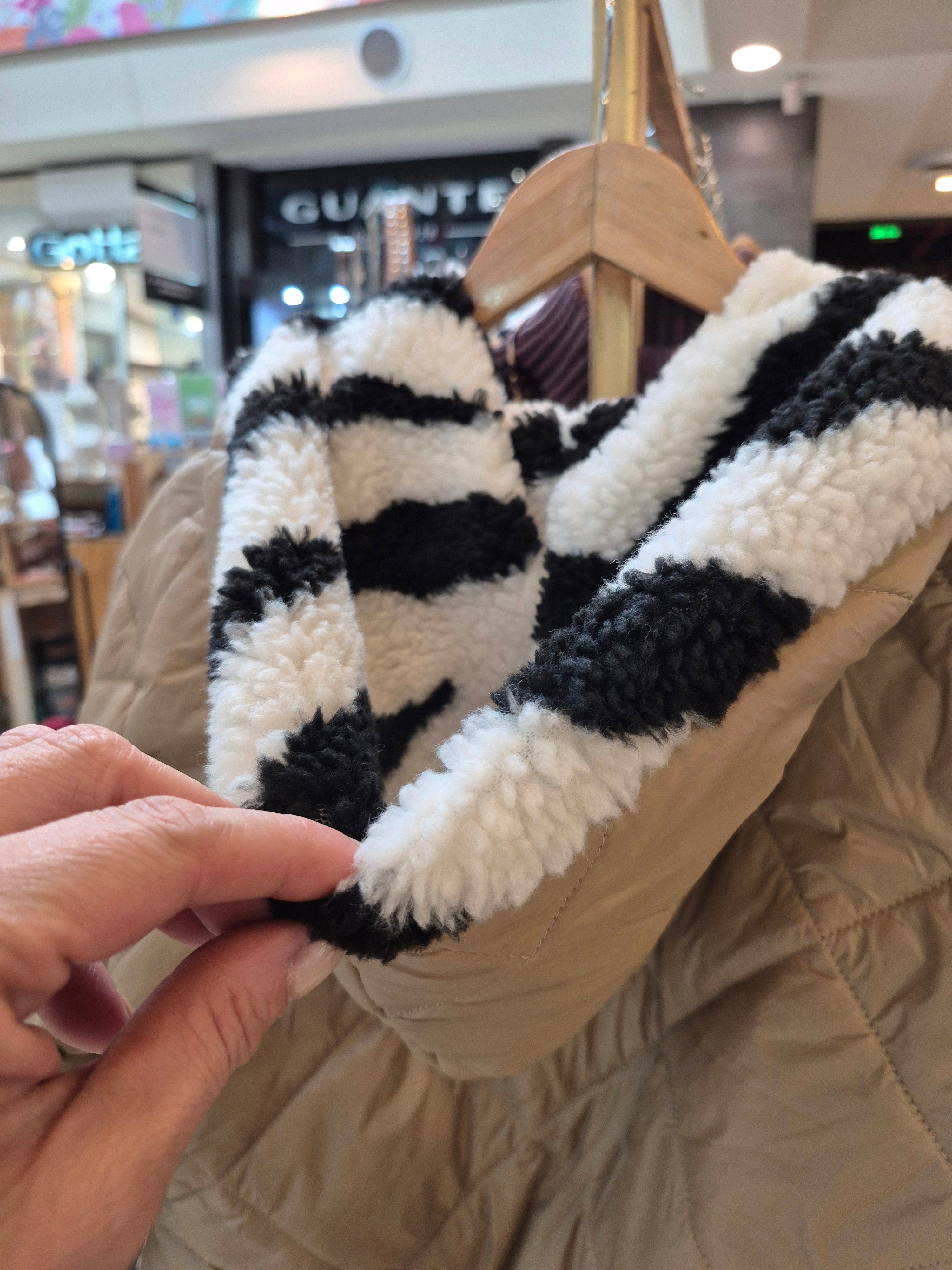 Parka 🇮🇹 con capuchón