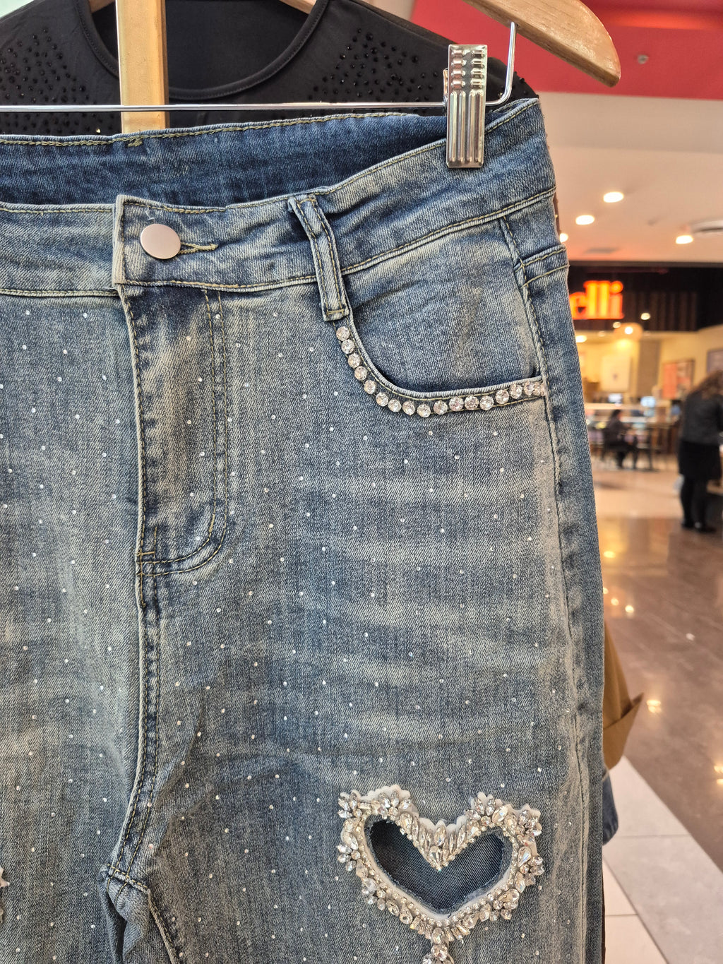 Jeans corazón calado