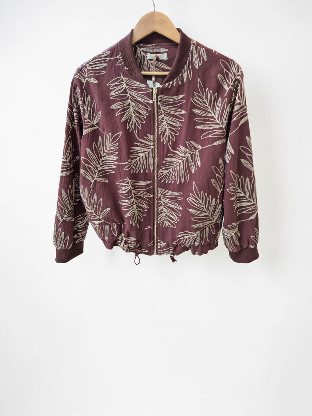 Bomber bordada diseño hojas
