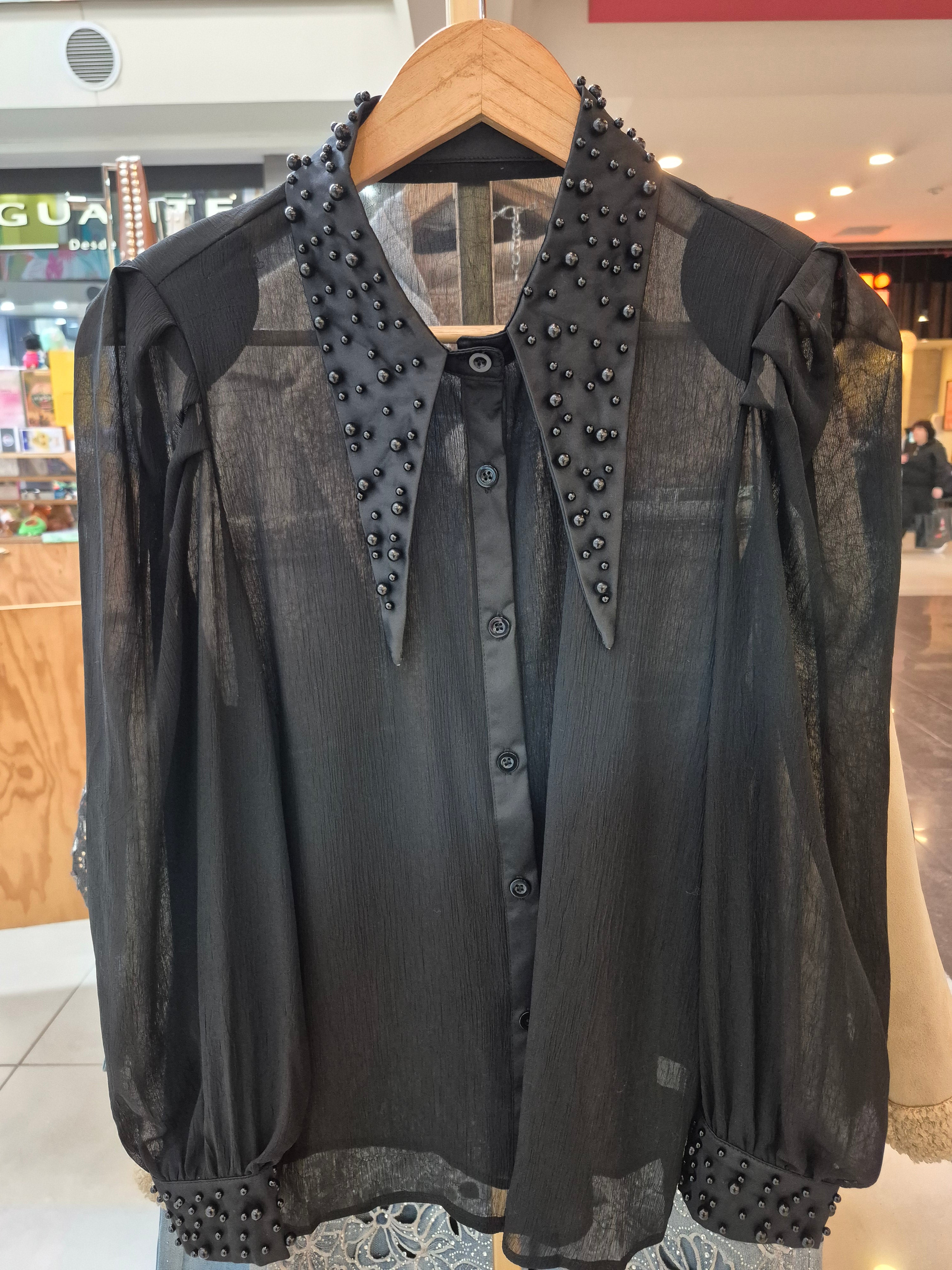Camisa perlas negras